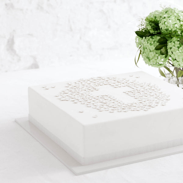 Bolo Cruz com florzinhas branco